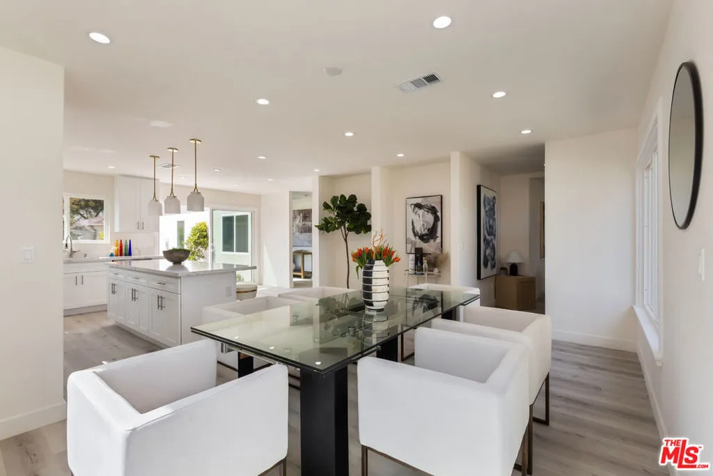 3827 S Victoria Avenue, View Park, California 90008 home-pic-23